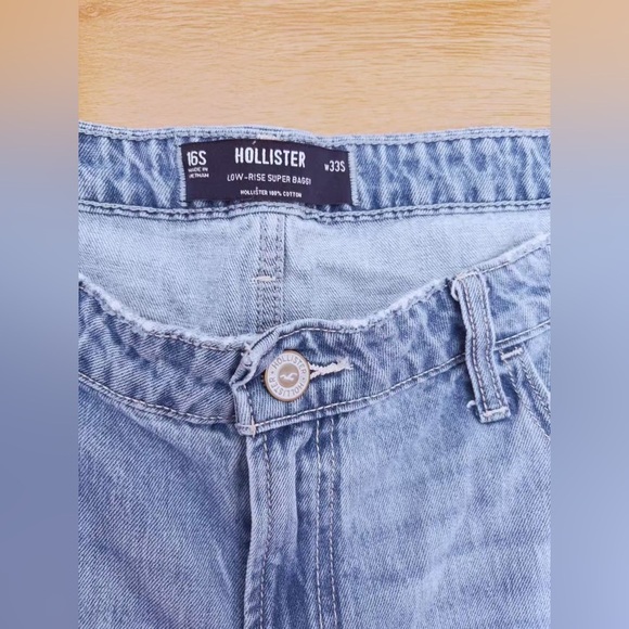 Hollister Women's Low-Rise Washed Light Wash Super Baggy Jeans Size 16R - Picture 8 of 11